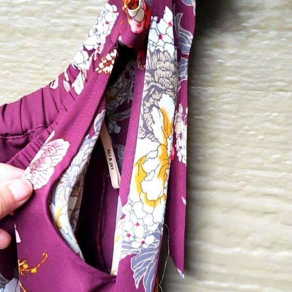 Ali & Jay Jade Plum Purple Floral Print Off-the-Shoulder lined top LULUs - Picture 9 of 12
